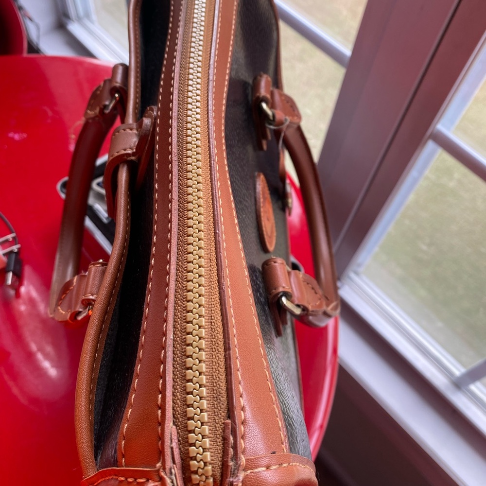 D&B Elegant Black and Tan Leather Handbag - Picture 15 of 15